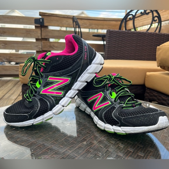 Black New Balance Sneakers - Picture 1 of 5